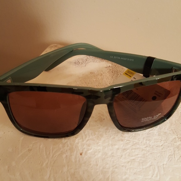 Sunglasses - Picture 7 of 7